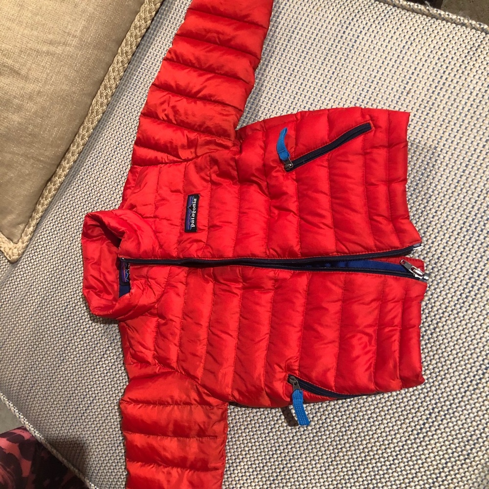 EUC 6-12 month Patagonia baby down sweater